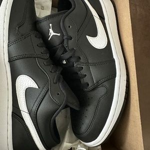 Women’s Air Jordan 1 low Black White